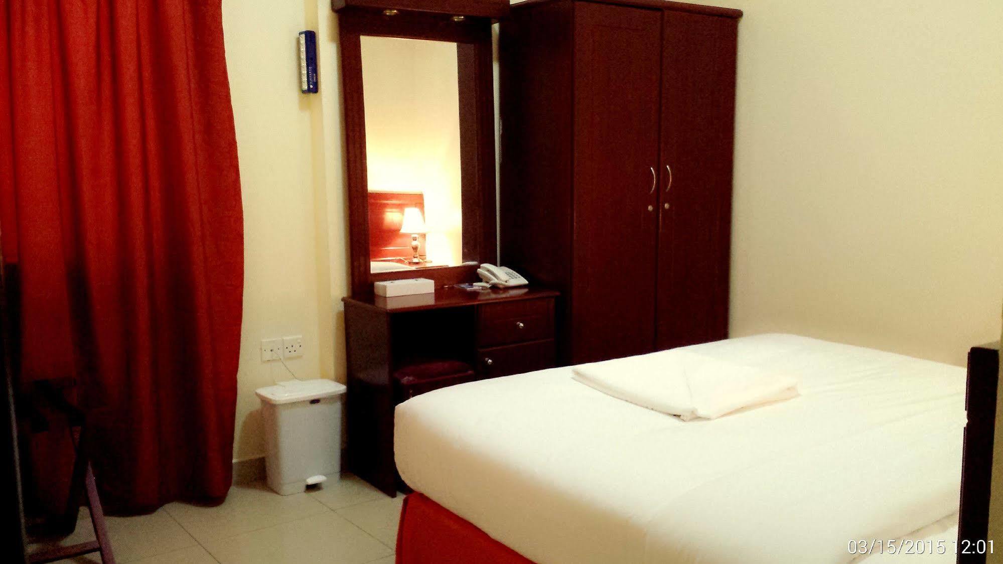 Al Reem Hotel Apartments シャルジャ エクステリア 写真