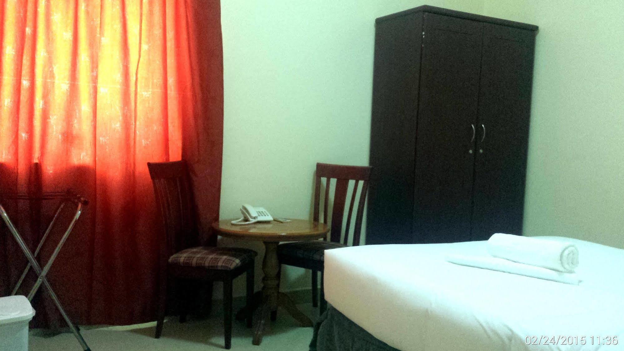 Al Reem Hotel Apartments シャルジャ エクステリア 写真